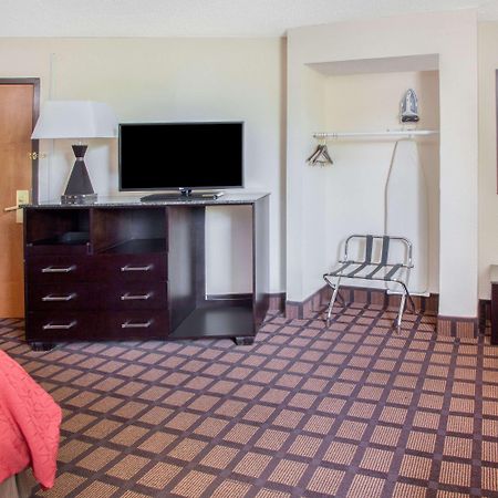 Super 8 By Wyndham Chicago Il Hotel Exterior foto